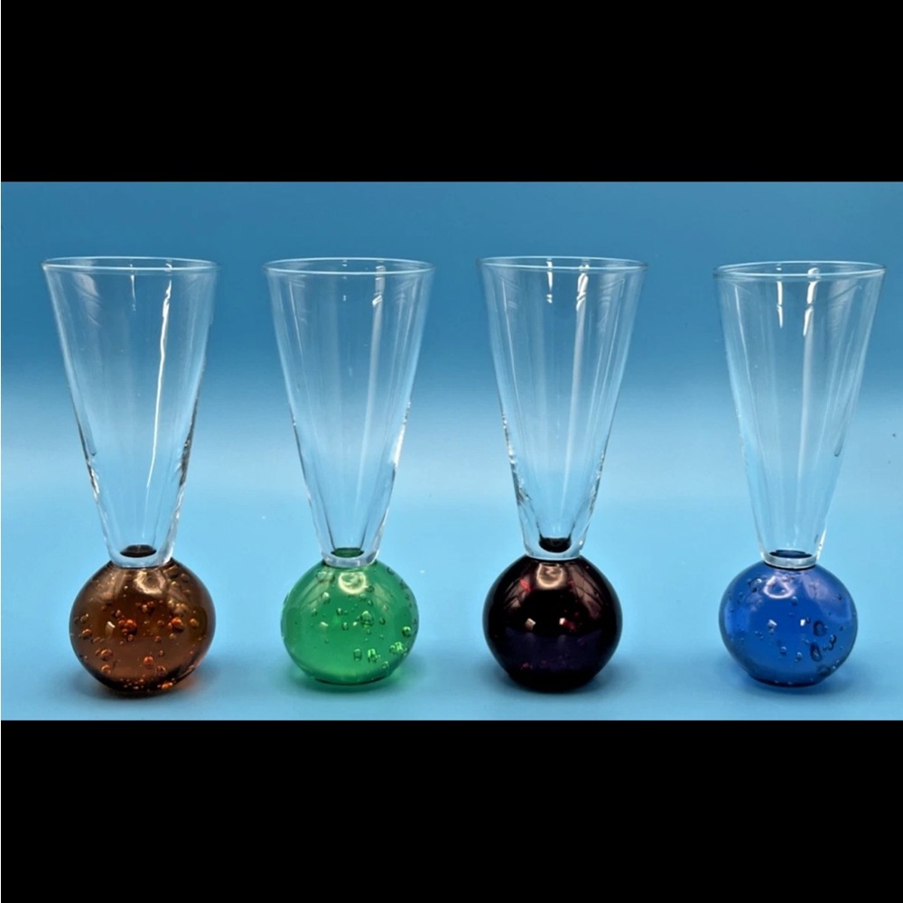 Elegant Glass Champagne Flutes with Colorful Bases